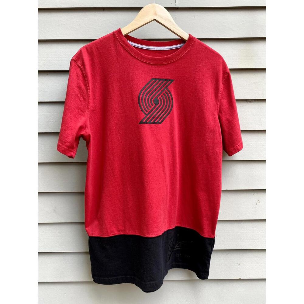 UNK Mens Red Black NBA Portland Trail Blazers EST. 1970 Short Sleeve T-Shirt L